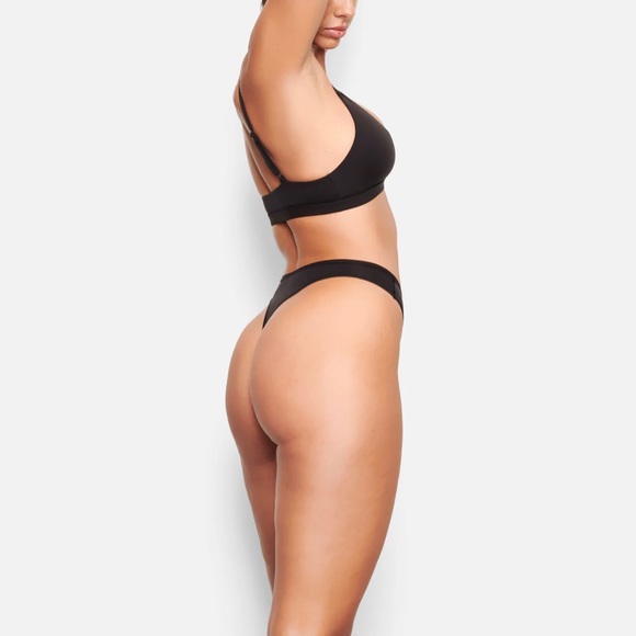 NWOT SKIMS FITS EVERYBODY TRIANGLE BRALETTE - Picture 3 of 8